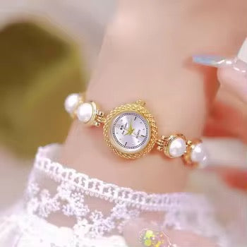 Perl round face with elegant Perl bracelet