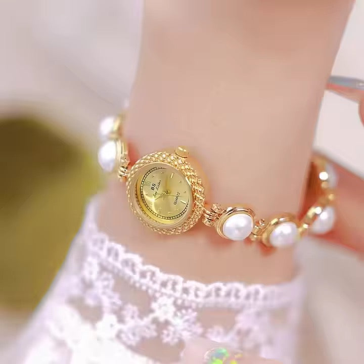 Perl round face with elegant Perl bracelet