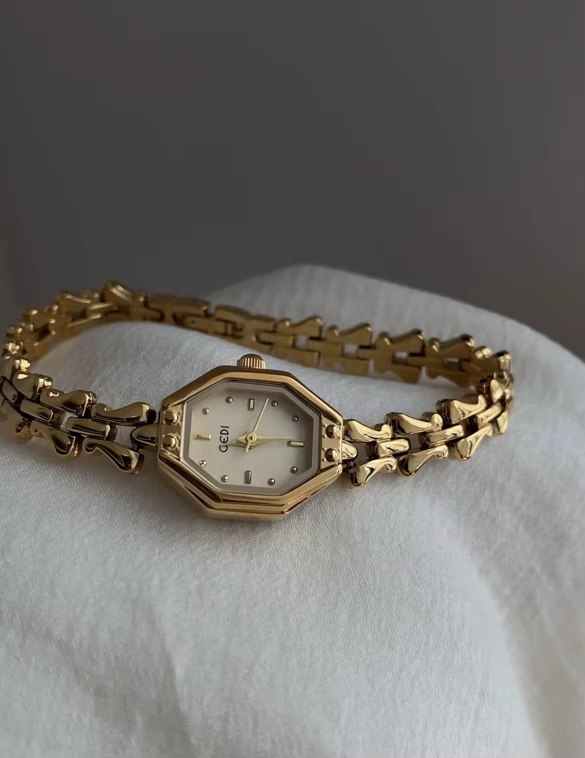 Dainty vintage unique watch