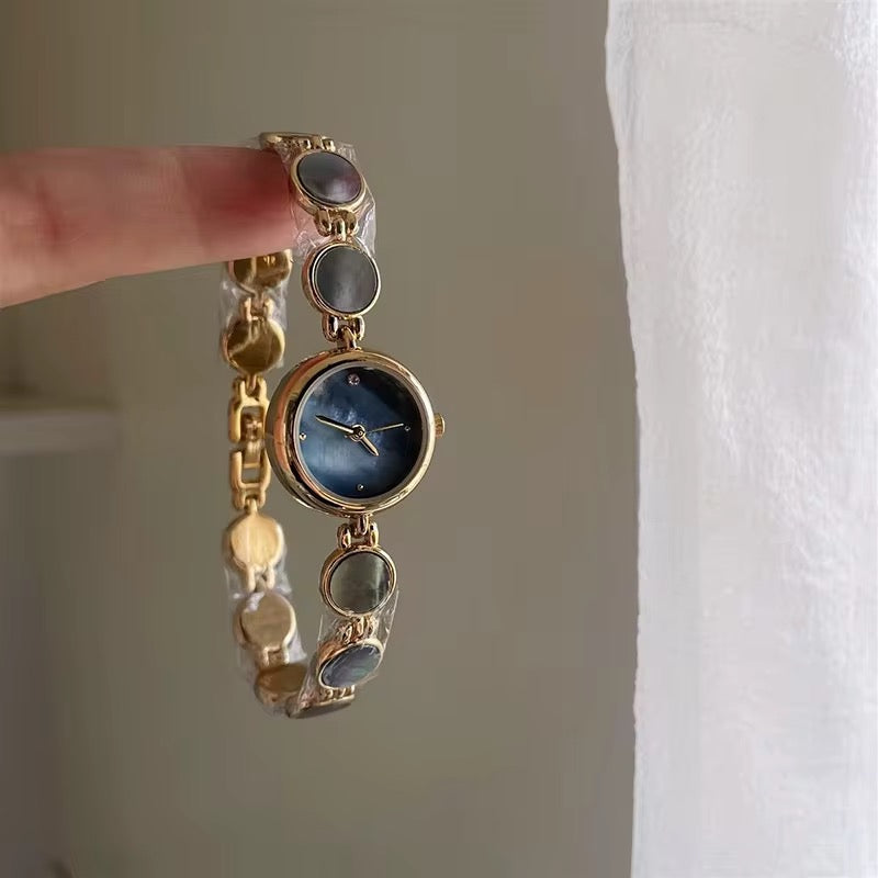 Vintage shell elegance