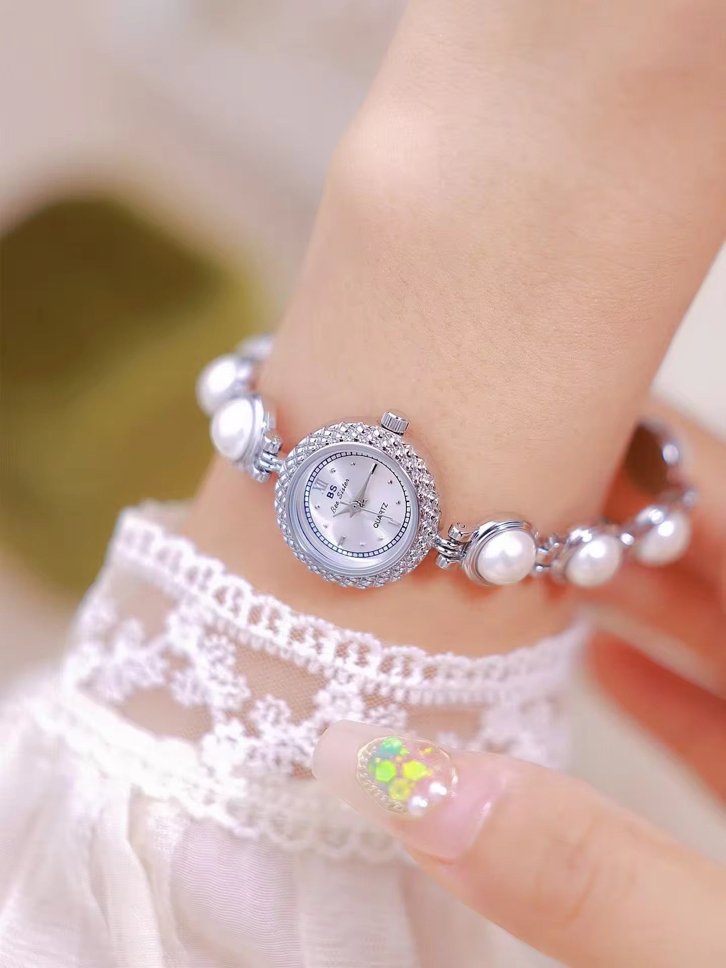 Perl round face with elegant Perl bracelet