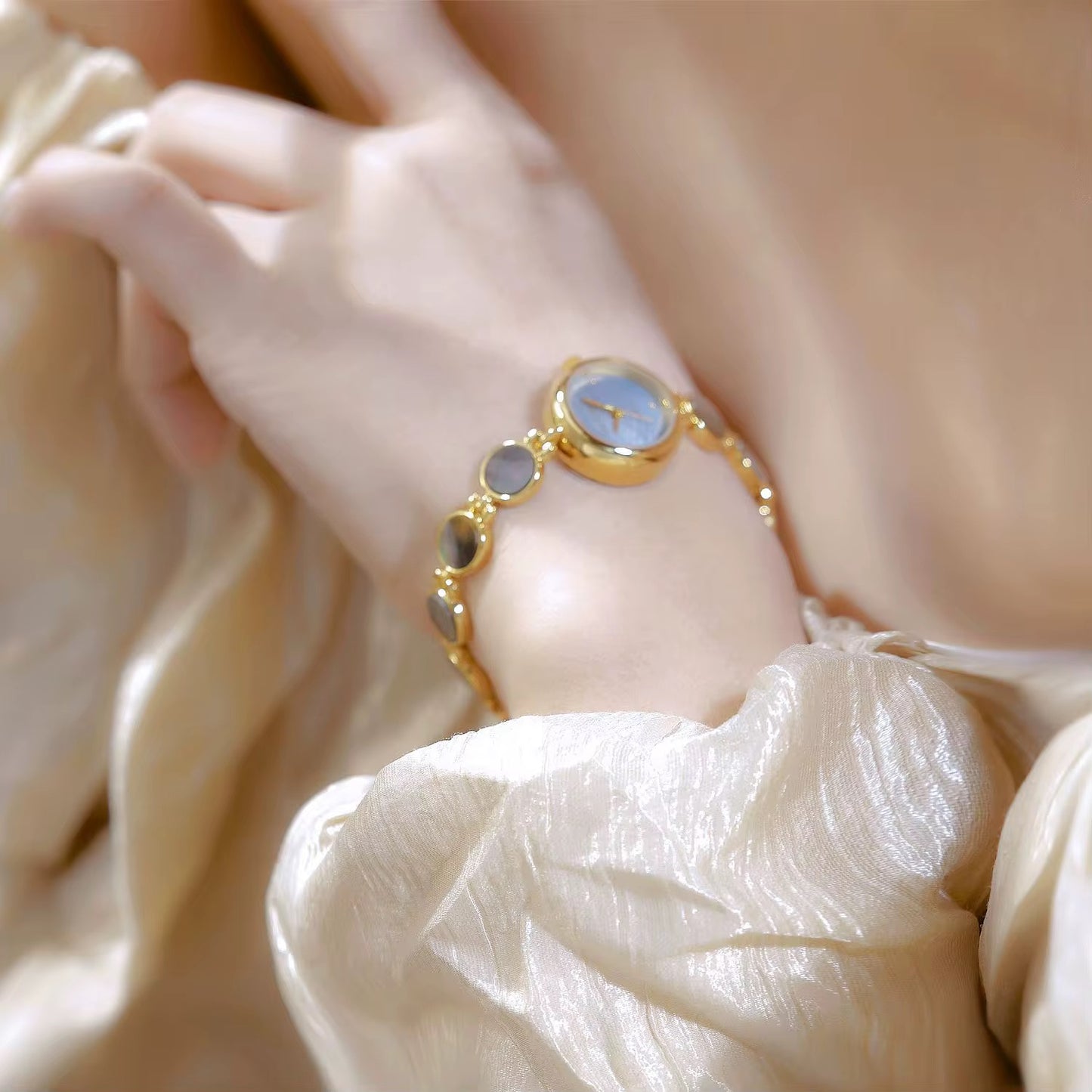 Vintage shell elegance