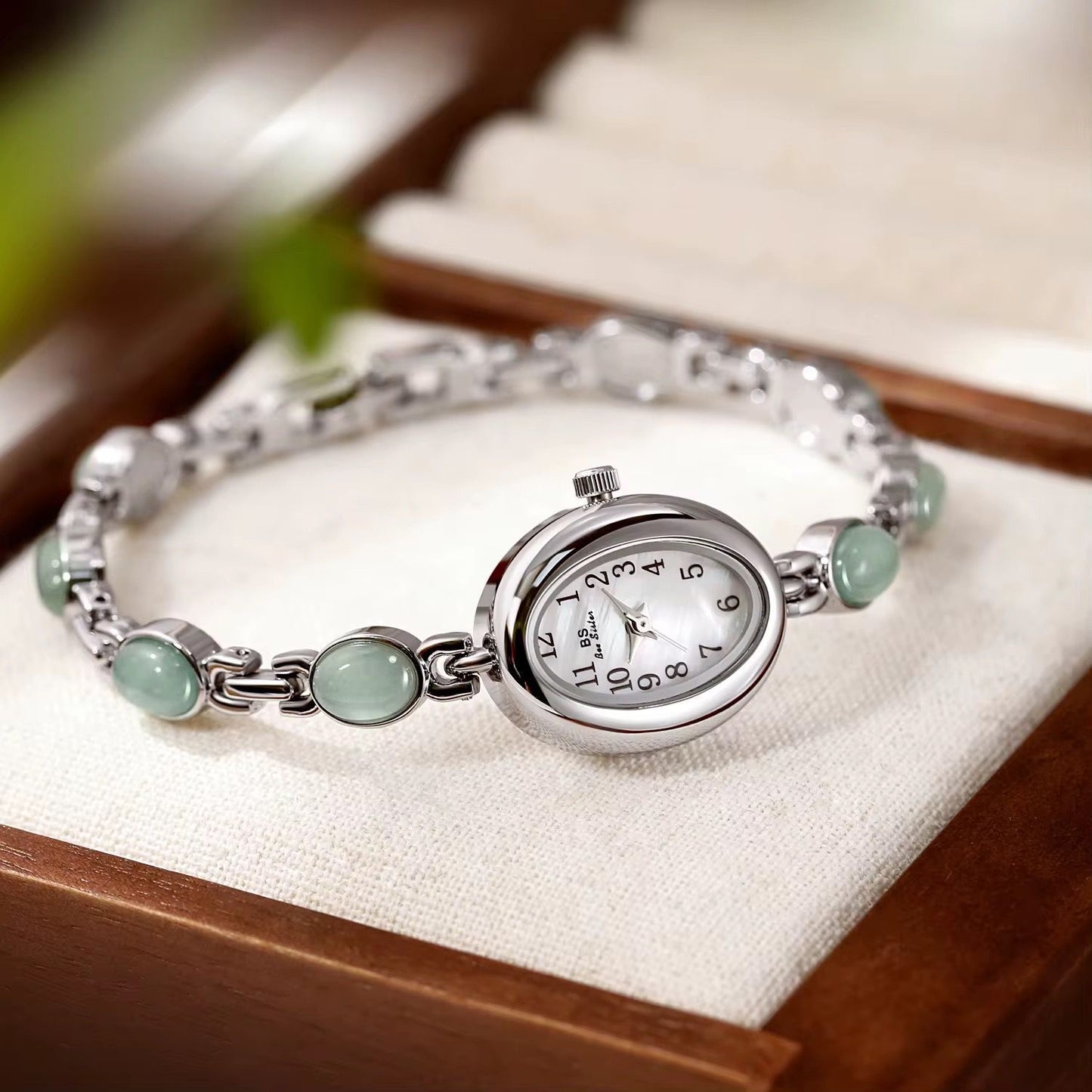 Vintage Oval Face Green Jade Stone Bracelet