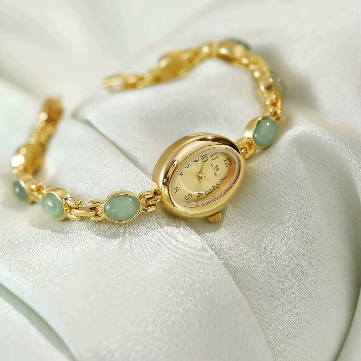 BS Lady Oval vintage wristwatch.